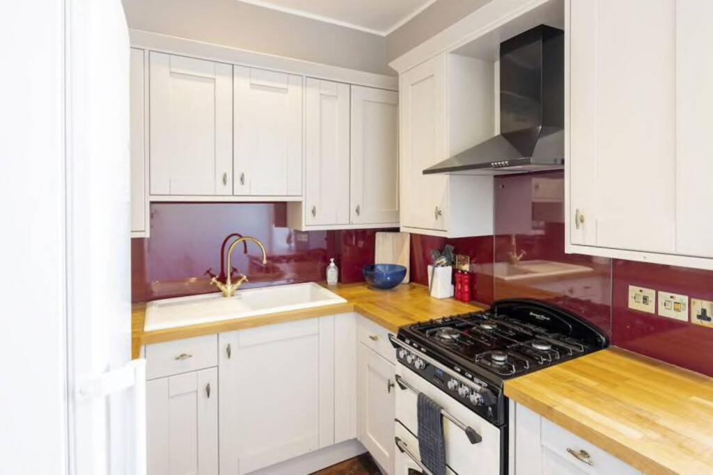 Georgian Apartment Located In The Center Of Bath. Exterior photo