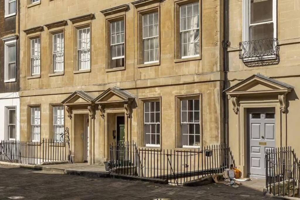 Georgian Apartment Located In The Center Of Bath. Exterior photo